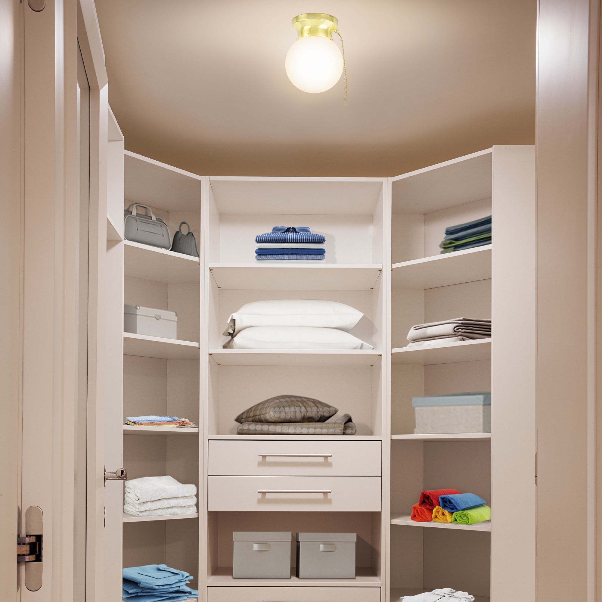 led light with pull chain being used in a closet